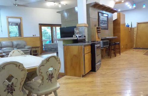 Coxs Creek Cottage | One of a kind cabin in the woods. Quiet and private but close to everything.