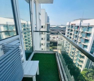 Pasay Apartment | One Palm Tree Villas Condominium - Studio 10A with Balcony - Across Terminal 3 Airport