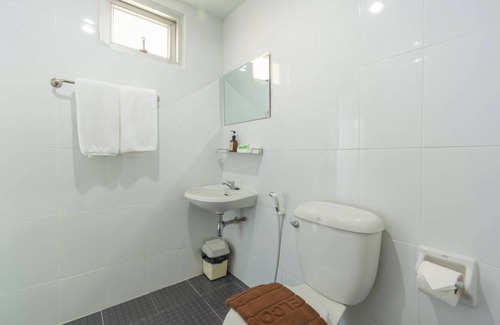Ban Lam Rua Taek Hotel | One Residence Navanakorn