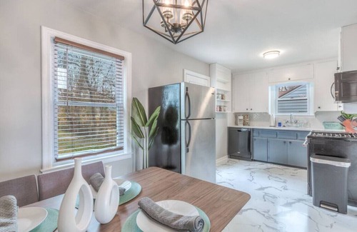 Turner Park House | OneCozyPlace|KS Bed|Near Expo/TU/DT/Firepit