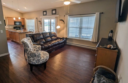 Town of Schroeppel House | Oneida River Retreat