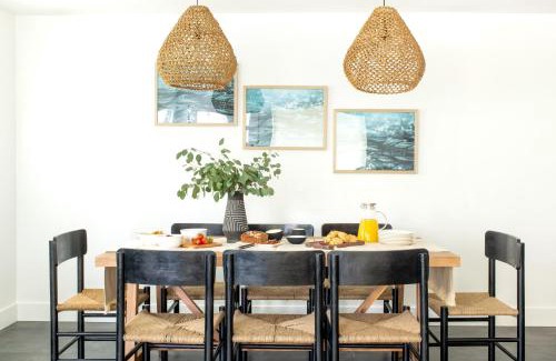 Santa Ana Heights House | ONeill I by AvantStay Coastal Paradise Steps from Beach Modern Decor