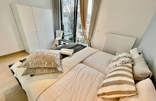 Klein-Antwerpen Apartment | OneLuxStay 1BR near Fashion District