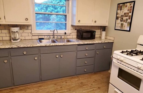Green Bay House | Only 2 blocks from Lambeau Field and the Titletown District.