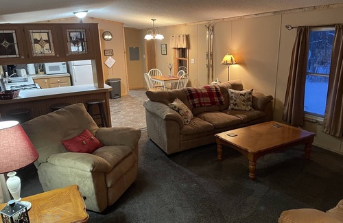 Thompsonville House | Only 5 minutes to Crystal: Please read our reviews & don’t overlook this one!