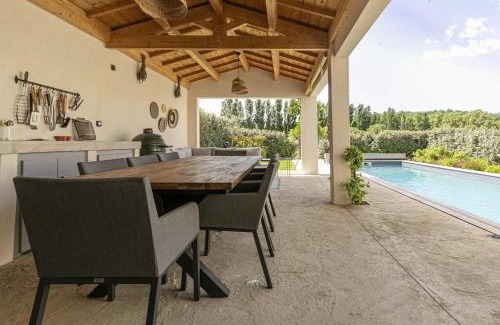 Malaucene House | Onze Villa in Provence, Mont Ventoux, New Luxury Villa, Private Pool, Stunning views, Outdoor Kitchen, Big Green Egg