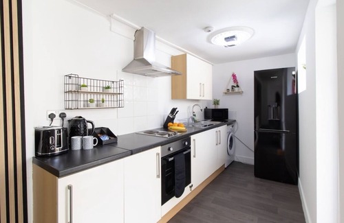 Southsea Apartment | Open Mind Property - Cosy Studio in Southsea