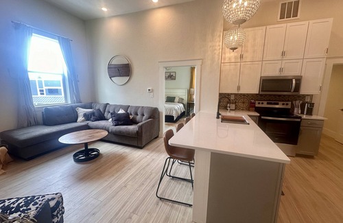 Frontier Apartment | Opera House Suite 1
