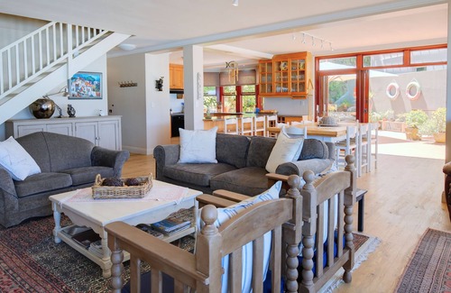 Herolds Bay Apartment | Oppiesee Selfcatering Apartments