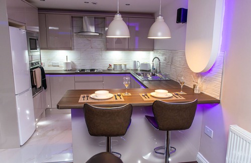 Bradford Apartment | Optimal Apartments - Superior Jet Hot Tub Suite