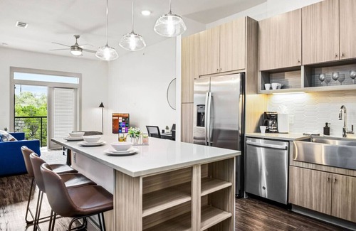 West Oak Hill Apartment | Opulent Retreat| 1BR 1 Bath | Pool & Golf Sim