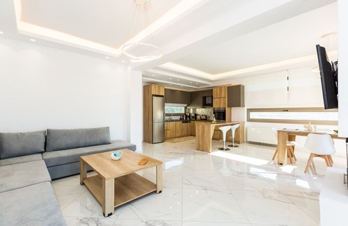 Bali Villa | Oraia Eleni Villa, with Pool, BBQ, Playground & SeaViews