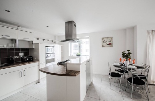 Central Aberdeen Apartment | Orange Apartments-Kepplestone