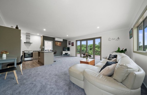 Greytown House | Orange Blossom Cottage - Greytown Holiday Home