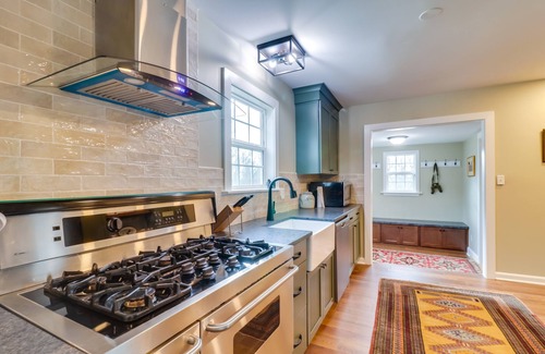 Livingston Cottage | Orange Cottage w/Hiking Access: 1 Mi to Lake Anna
