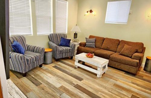 Indianapolis Apartment | Orange Delite