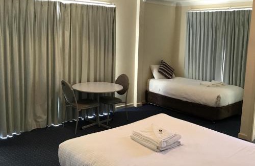 Orange East Hotel | Orange Motor Lodge