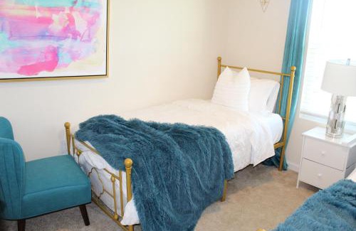 OakLeaf Plantation Apartment | Orange Park Townhome Vacation Rental with Patio!