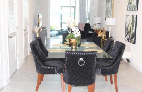 OakLeaf Plantation Apartment | Orange Park Townhome Vacation Rental with Patio!