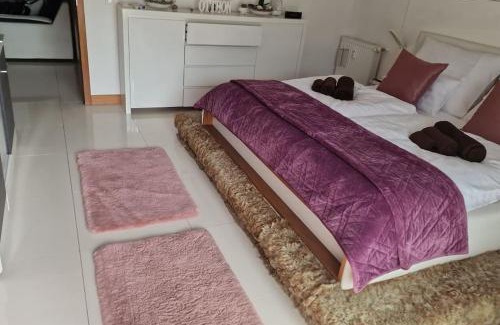 Albertfalva Apartment | OrangeHomes One bedroom apartment with fireplace