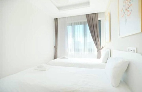 Basaksehir Apartment | Orbit - Modern 2BR Apt w/ Terrace View & Parking