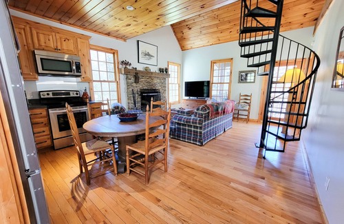 Lansing Cottage | Orchard Cottage @ Old Orchard Creek Farm - Hiking, Views, Family Friendly
