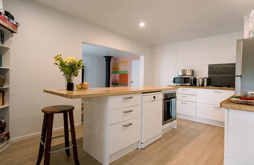 Valdora Cottage | Orchard Cottage on Sunshine Coast organic farm just 10 minutes from the beach