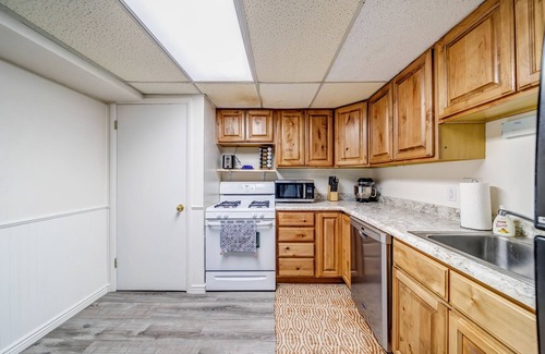 Scera Park South Apartment | Orem Lower Level Apartment w/Hot Tub access! 6 minutes to Provo Canyon