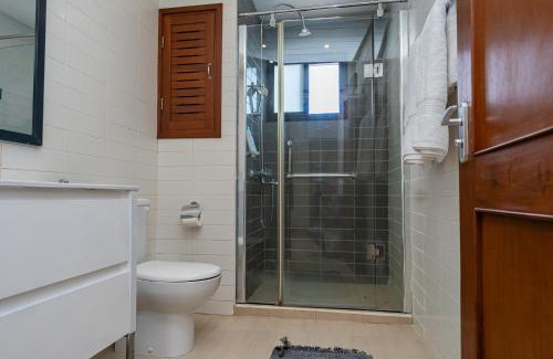 Dar es Salaam Apartment | Oreo Home 75inch TV 5mints from Beach & City