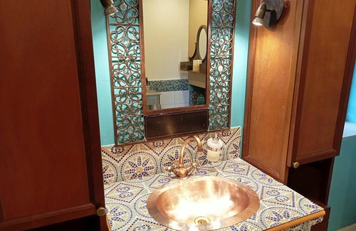 Villeneuve-les-Montreal Apartment | 'Oriental' Room with Shared Pool, Wi-Fi and Air Conditioning - Villeneuve-lès-Montréal