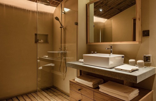 Tonglu County Hotel | Origin Villa Hotel