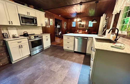 Boswell Cabin | Original log cabin on 3 private acres