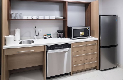 Airport North Apartment | ORLANDO ESCAPE STARTS HERE! KING SUITE, POOL, BBQ