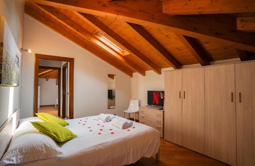 Sesto Calende Apartment | [Ortensia PentHouse] Leonardo Academy, MXP & Laghi