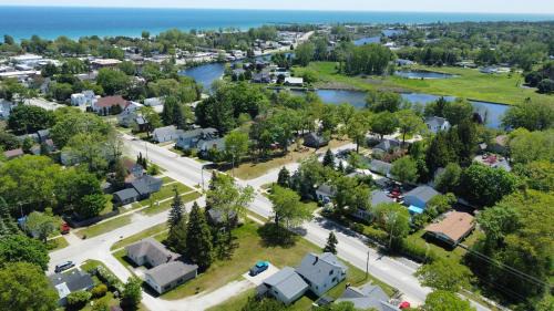 Oscoda House | Oscoda Hilltop Haven - Great Location Near Beach!