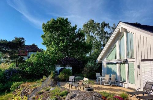 Nesoddtangen House | Oslo Fjord views with your own private beach hut at Flaskebekk