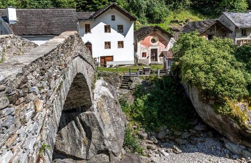 Calanca Bed & Breakfast | Ostello Landarenca