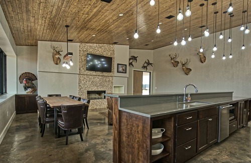 Pawnee County Cabin | OSU Stillwater Private Luxury Corporate/Family Retreat