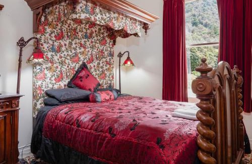 Otira Hotel | Otira Stagecoach Hotel