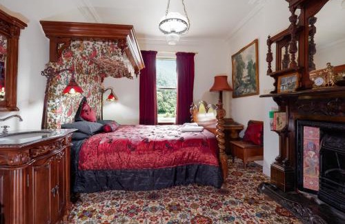 Otira Hotel | Otira Stagecoach Hotel
