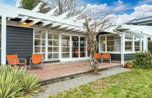 Two Mile Bay House | Otupai Cottage