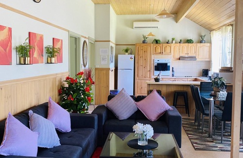 Tawonga Cottage | Our Beautiful Garden Cottage is a country style house