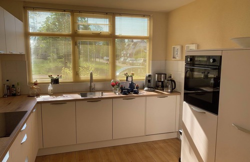 Diemen House | Our cozy house is located on the outskirts of Amsterdam. Free parking.