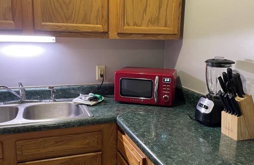 Kerr Apartment | "our little Americana charm" No cleaning fee and no Taxes all include.