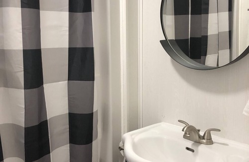 Gallipolis Ferry House | “our little checkered past” Gallipolis No cleaning fee and no Taxes all include.
