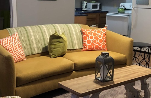 Kerr Apartment | “our little green with envy”Gallipolis No cleaning fee and no Taxes all include.