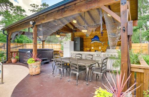 Humble House | Outdoor Kitchen and Hot Tub Tranquil Home in Humble