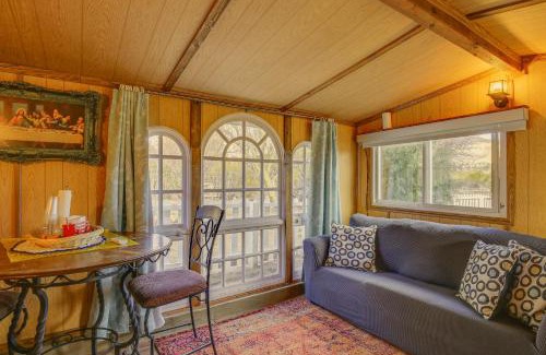 Morongo Valley House | Outdoor Kitchen Mtn-View Morongo Valley Cabin!