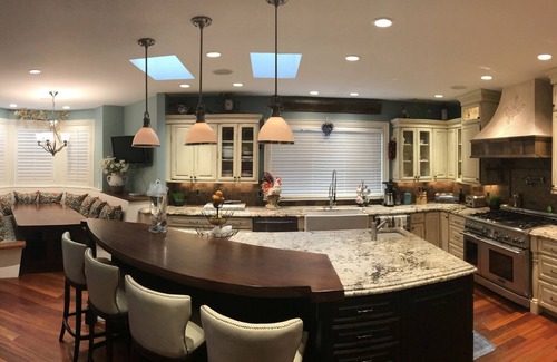 Newlands House | Outdoor Kitchen-Pizza Oven, Home Theatre, Walk to Pearl St, Mt. Sanitas