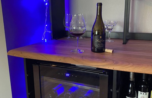 Harlow House | Outdoor Living and Indoor Bar - Entire house - walk to Autzen Stadium